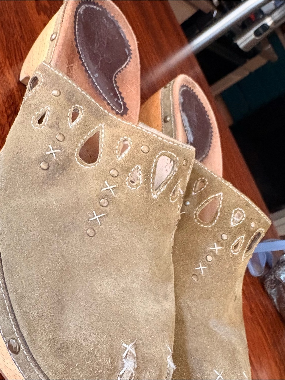 • Indigo by Clarks Suede Wooden
Clogs Boho Y2K 9M - Picture 3 of 9